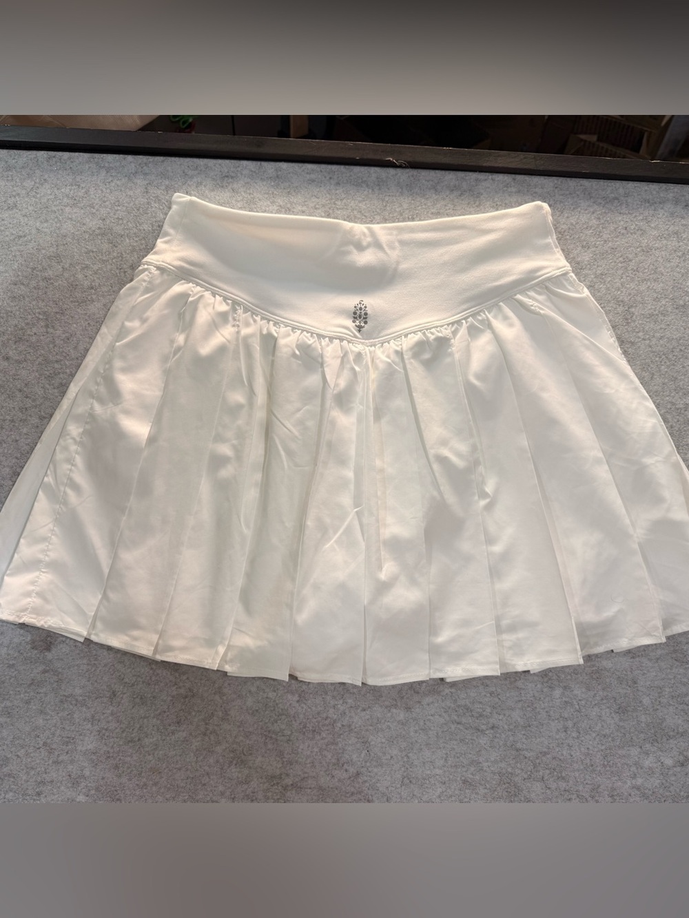 FP Movement Hot Shot Pleated Skort White Tennis Athletic Skirt Size M NWT